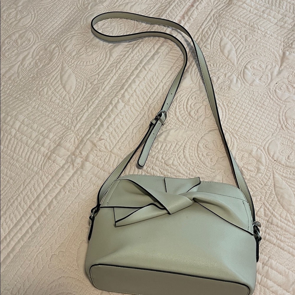 New Circus Sam Edelman Sydnet triple compartment zip adj crossbody bag ivory bow